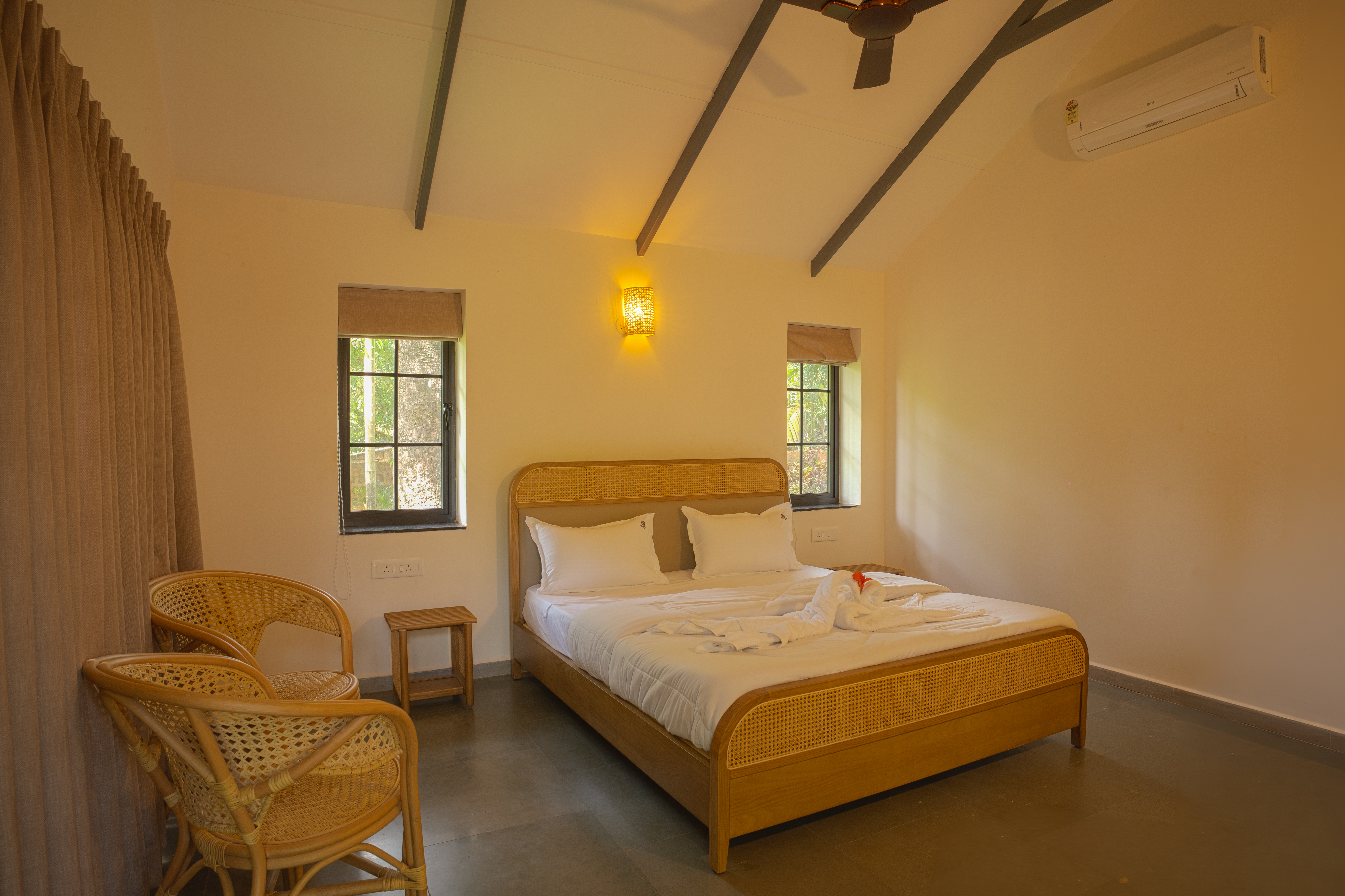 Deluxe Room bed and seating